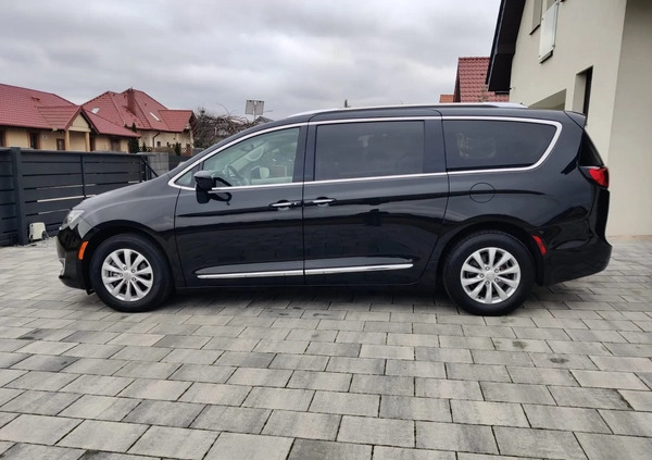 Chrysler Pacifica cena 114000 przebieg: 114000, rok produkcji 2019 z Lubin małe 172